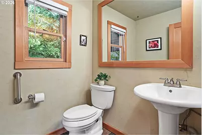 4068 SW Hewett Blvd, Portland, OR 97221 - Photo 16
