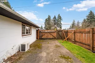 9011 NE Tillamook St, Portland, OR 97220 - Photo 42