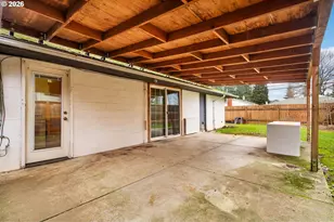 9011 NE Tillamook St, Portland, OR 97220 - Photo 38
