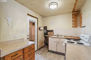 9011 NE Tillamook St, Portland, OR 97220 - Photo 16