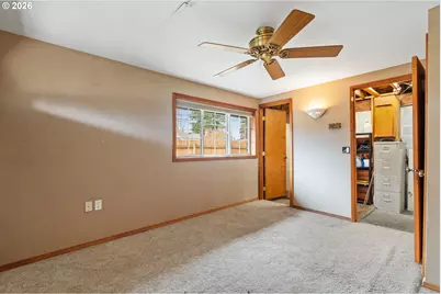 9011 NE Tillamook St, Portland, OR 97220 - Photo 24