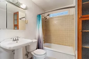 9011 NE Tillamook St, Portland, OR 97220 - Photo 26