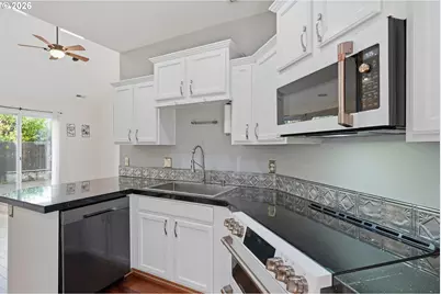 19062 SW York St, Beaverton, OR 97003 - Photo 18