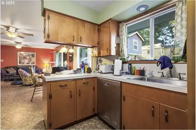 205 NE 160th Ave, Portland, OR 97230 - Photo 14