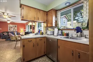 205 NE 160th Ave, Portland, OR 97230 - Photo 14