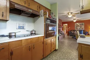 205 NE 160th Ave, Portland, OR 97230 - Photo 16