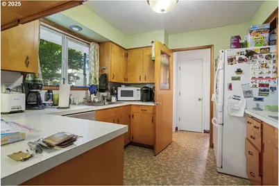 205 NE 160th Ave, Portland, OR 97230 - Photo 12