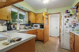 205 NE 160th Ave, Portland, OR 97230 - Photo 12