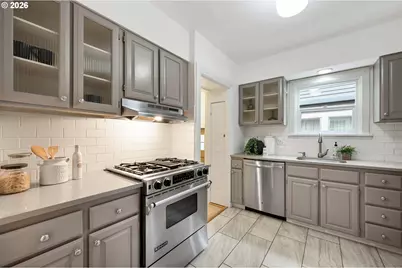 3325 NE Holladay St, Portland, OR 97232 - Photo 16