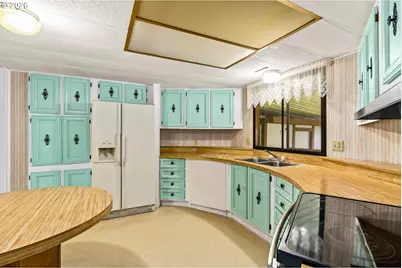 1225 W 10th Ave #49, Junction City, OR 97448 - Photo 8