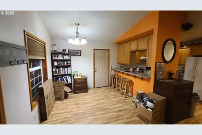 504 Wall St, Silverton, OR 97381 - Photo 6