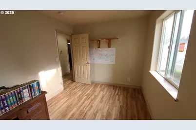 504 Wall St, Silverton, OR 97381 - Photo 14