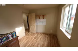 504 Wall St, Silverton, OR 97381 - Photo 14