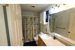 504 Wall St, Silverton, OR 97381 - Photo 12