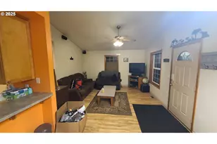 504 Wall St, Silverton, OR 97381 - Photo 4