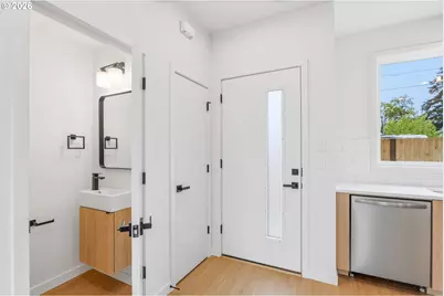 6794 SE Insley #3, Portland, OR 97206 - Photo 8