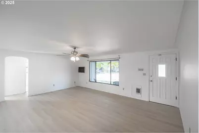 875 S 5th St, Lebanon, OR 97355 - Photo 6