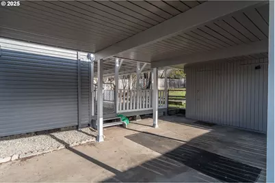 1551 NE Morris St, Roseburg, OR 97470 - Photo 34