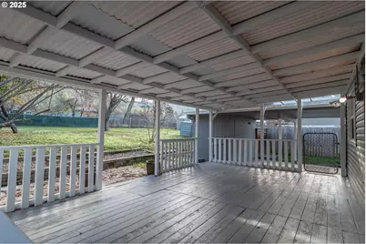 1551 NE Morris St, Roseburg, OR 97470 - Photo 8