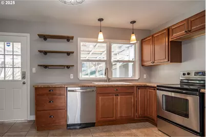 1551 NE Morris St, Roseburg, OR 97470 - Photo 12