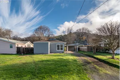 1551 NE Morris St, Roseburg, OR 97470 - Photo 1