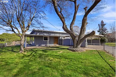 1829 E 8th St, The Dalles, OR 97058 - Photo 2