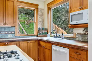 409 2nd St, Astoria, OR 97103 - Photo 8