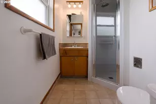 13257 NE Fremont St, Portland, OR 97230 - Photo 10