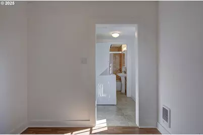 634 NW 5th Ave, Camas, WA 98607 - Photo 8