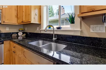 422 NE 141st Pl, Portland, OR 97230 - Photo 12