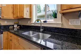 422 NE 141st Pl, Portland, OR 97230 - Photo 12