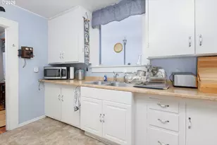 825 NW 1st St, Newport, OR 97365 - Photo 10