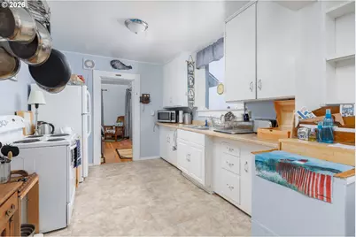 825 NW 1st St, Newport, OR 97365 - Photo 8