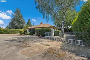 1161 NW Ellis St, Roseburg, OR 97471 - Photo 4