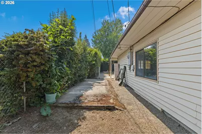 1161 NW Ellis St, Roseburg, OR 97471 - Photo 40