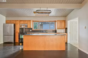3560 Fairway Ln, Longview, WA 98632 - Photo 10