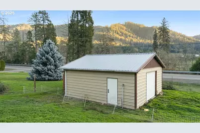 22240 Tiller Trail Hwy, Days Creek, OR 97429 - Photo 16