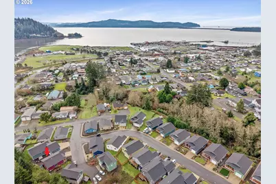 606 2nd St, Garibaldi, OR 97118 - Photo 2