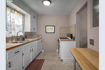 624 NE Edison St, Hillsboro, OR 97124 - Photo 10