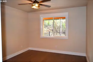 2957 Sylvan Dr, Grants Pass, OR 97527 - Photo 16