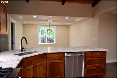 2957 Sylvan Dr, Grants Pass, OR 97527 - Photo 8