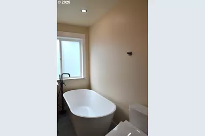 2957 Sylvan Dr, Grants Pass, OR 97527 - Photo 24