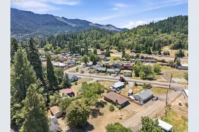 151 Long St, Canyonville, OR 97417 - Photo 16
