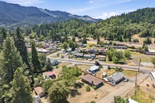 151 Long St, Canyonville, OR 97417 - Photo 16