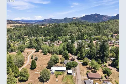 151 Long St, Canyonville, OR 97417 - Photo 18