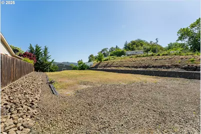 633 Highland Vista Ln, Roseburg, OR 97471 - Photo 2