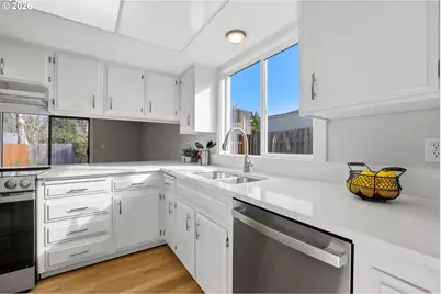 21634 SW Columbia Dr, Tualatin, OR 97062 - Photo 16