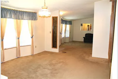 210 N Mountain Blvd, Mount Vernon, OR 97865 - Photo 2
