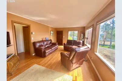 1715 NW 35th Pl, Lincoln City, OR 97367 - Photo 8
