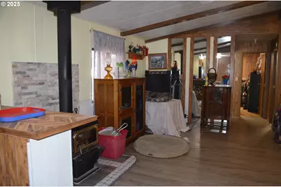136028 Highway 97, Crescent, OR 97733 - Photo 20